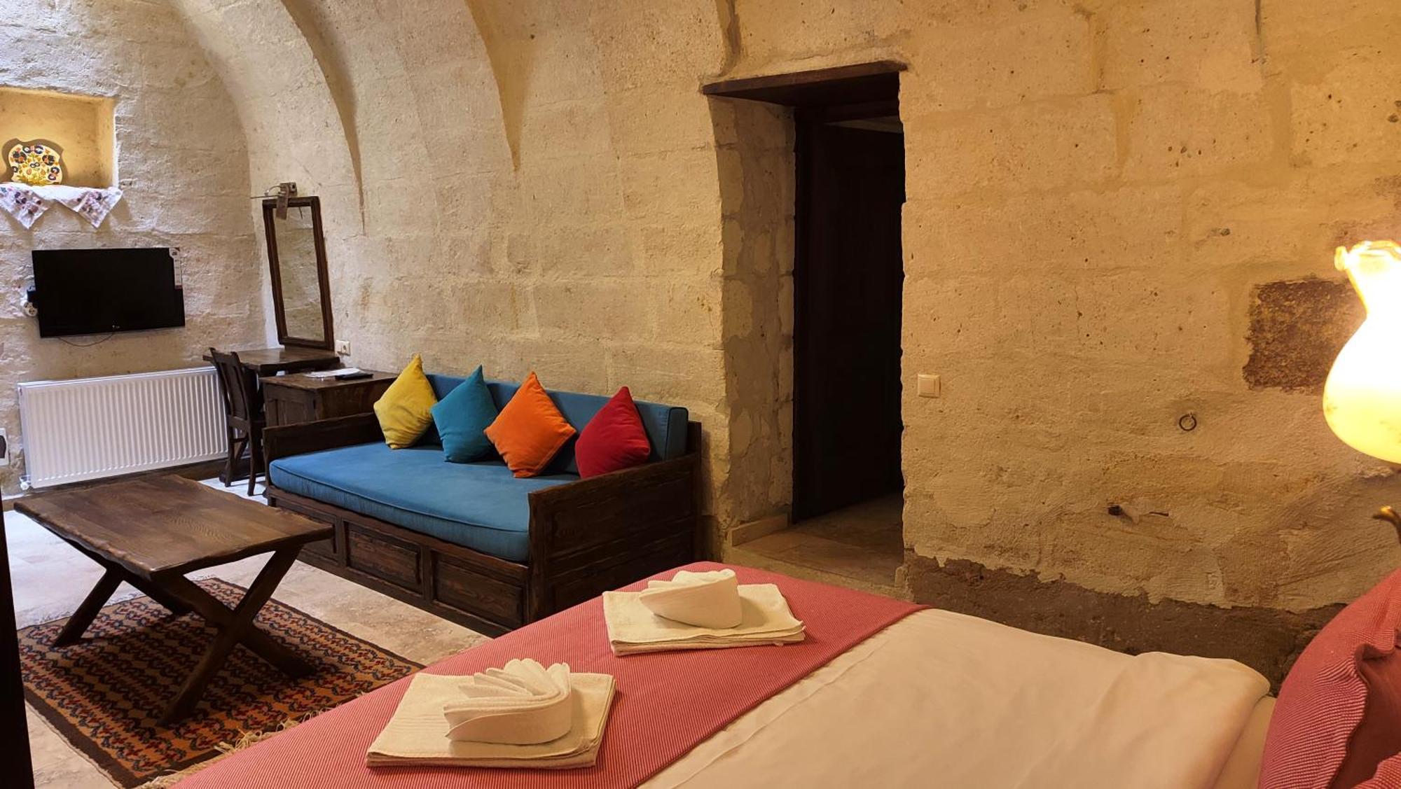 Armesos Cave Hotel Юргюп Екстериор снимка