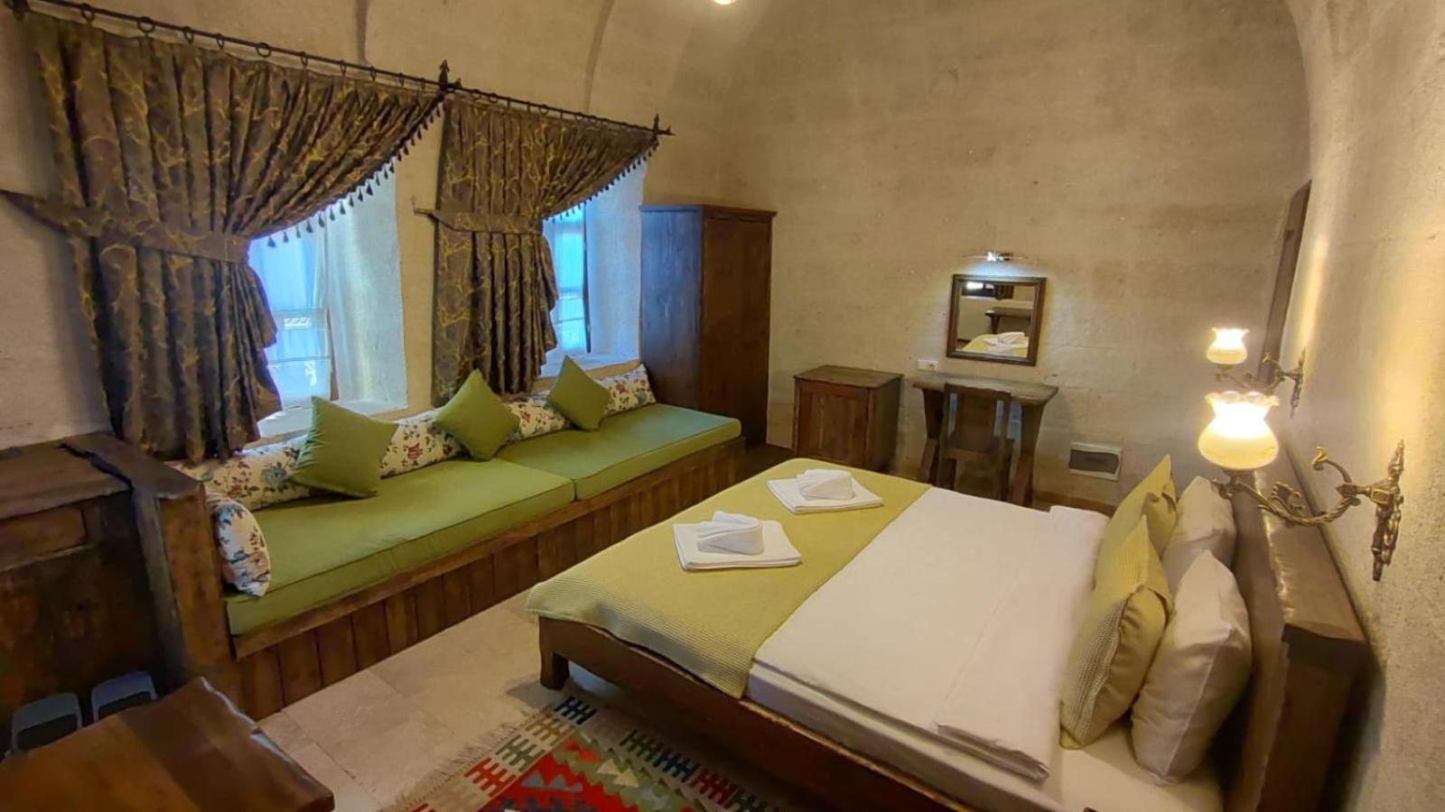 Armesos Cave Hotel Юргюп Екстериор снимка