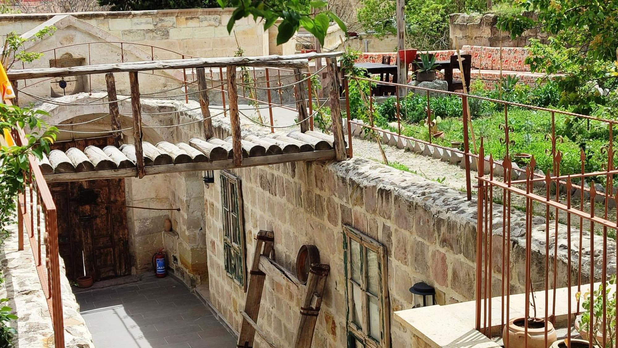 Armesos Cave Hotel Юргюп Екстериор снимка
